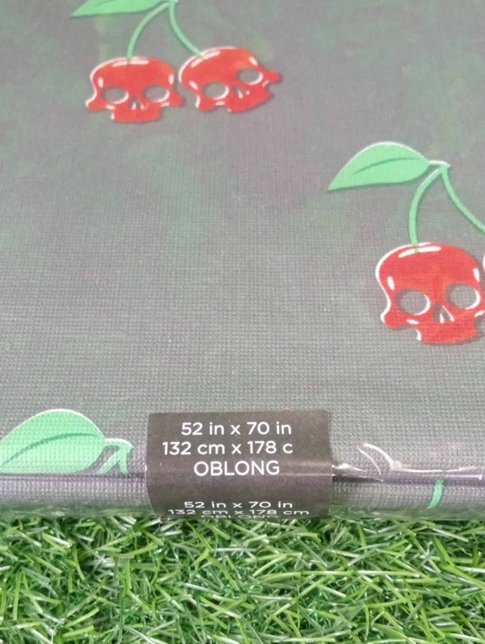 👻 Halloween Gray Cherry Skulls PEVA Oblong Tablecloth